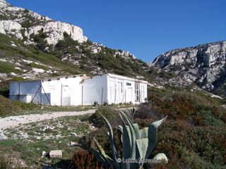 cabanon dans la calanque de Marseilleveyre