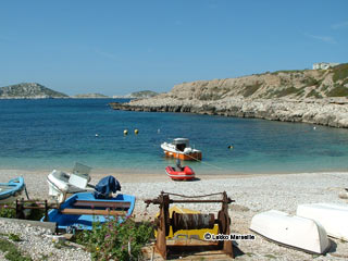 sur la grve de la calanque