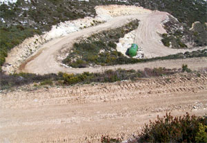 un virage de la route dans le massif des calanques